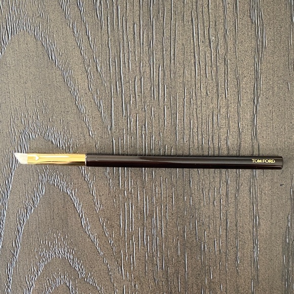 Tom Ford Makeup Brush #16 - Picture 1 of 6